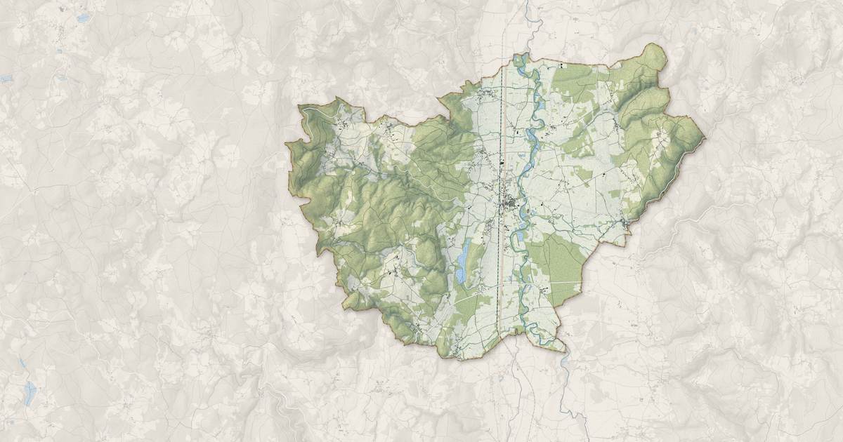 Portrait cartographique de Marsac-en-Livradois : relief, eau, forêts, bâti et voies, calculés à partir des données de l'IGN