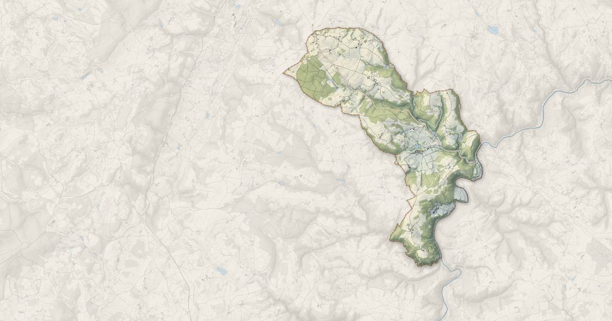 Portrait cartographique de Menat : relief, eau, forêts, bâti et voies, calculés à partir des données de l'IGN