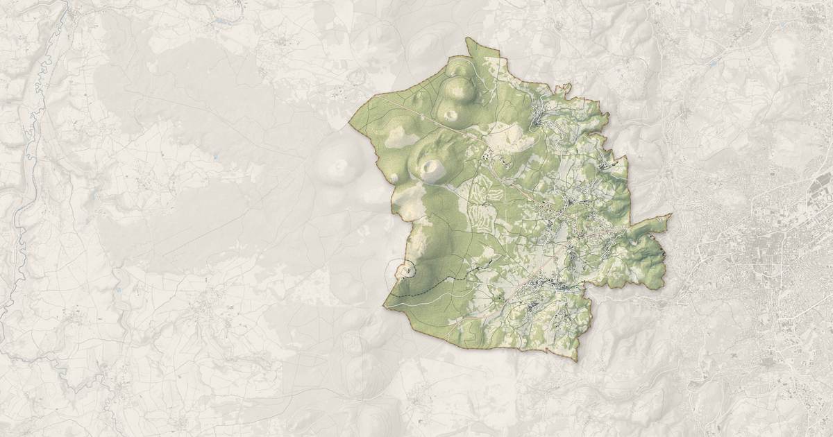 Portrait cartographique de Orcines : relief, eau, forêts, bâti et voies, calculés à partir des données de l'IGN