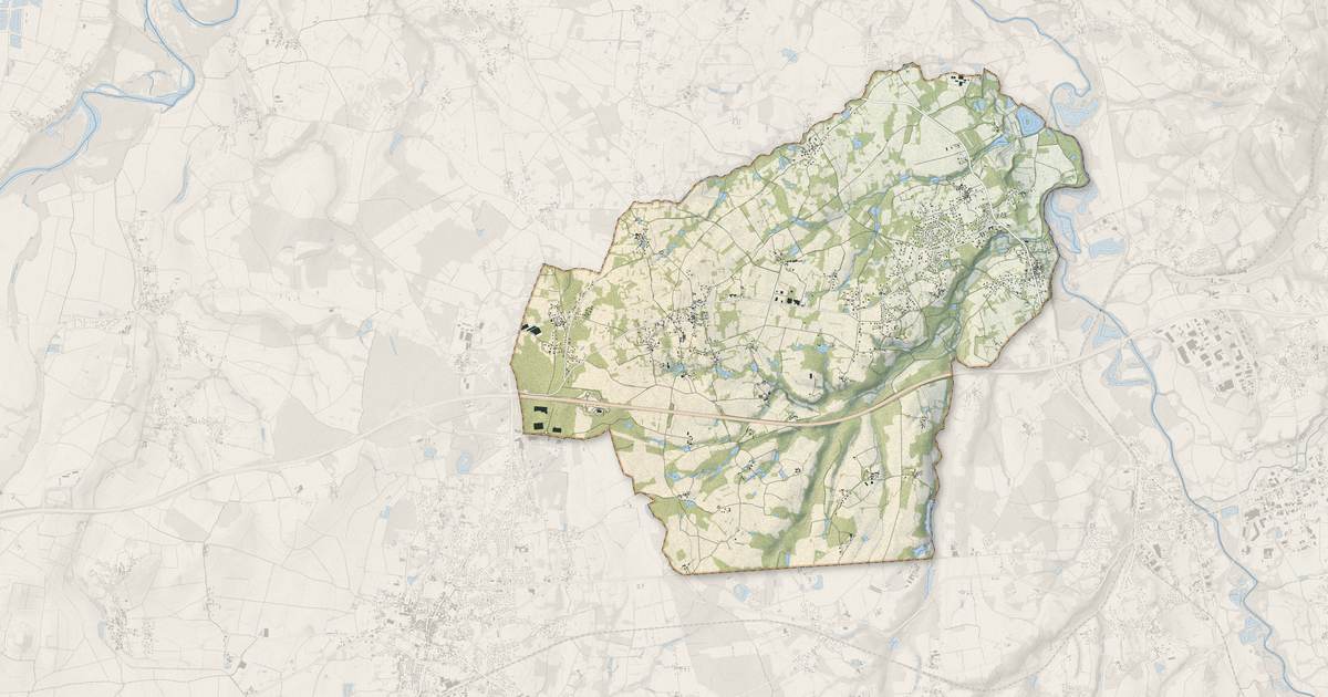 Portrait cartographique de Orléat : relief, eau, forêts, bâti et voies, calculés à partir des données de l'IGN
