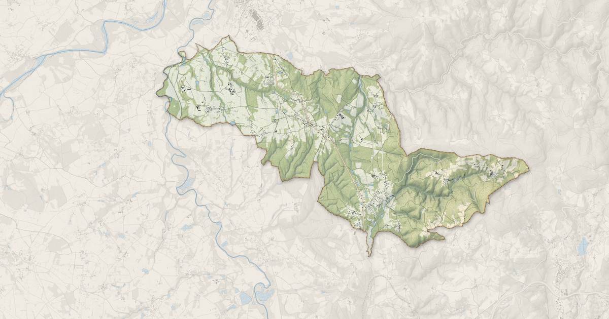 Portrait cartographique de Paslières : relief, eau, forêts, bâti et voies, calculés à partir des données de l'IGN