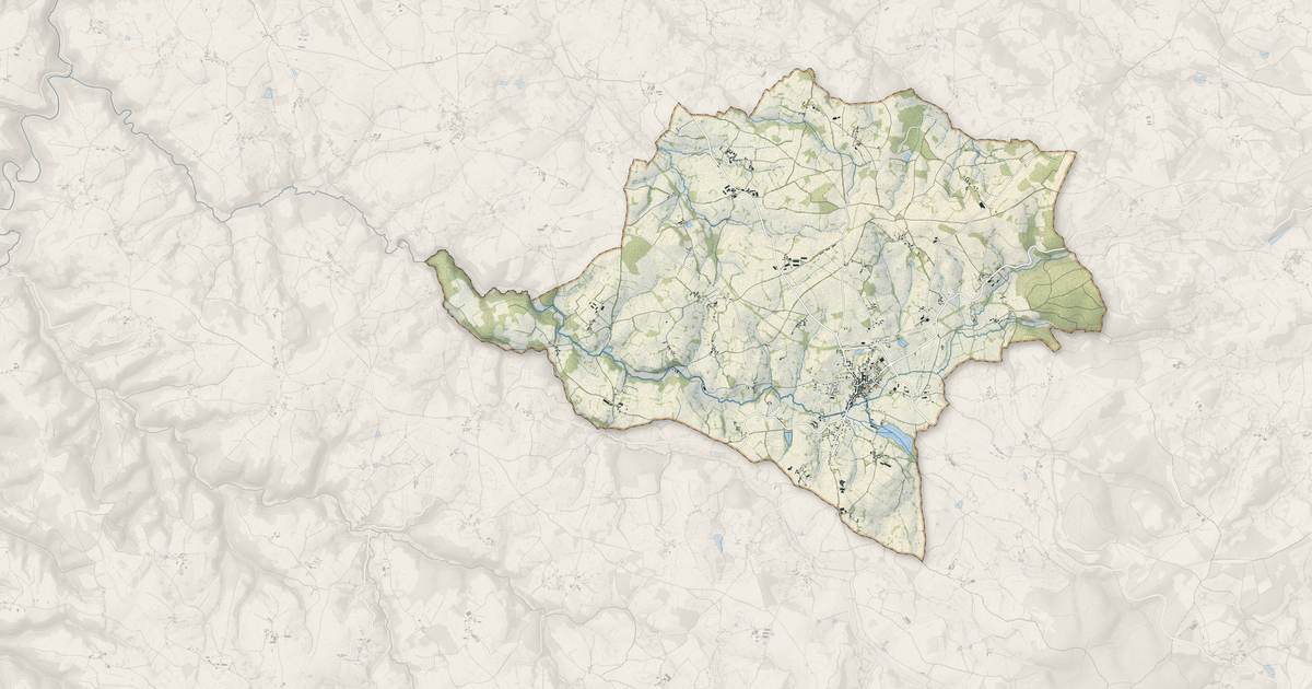 Portrait cartographique de Pionsat : relief, eau, forêts, bâti et voies, calculés à partir des données de l'IGN