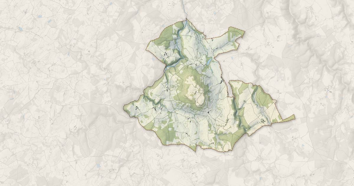 Portrait cartographique de Puy-Saint-Gulmier : relief, eau, forêts, bâti et voies, calculés à partir des données de l'IGN