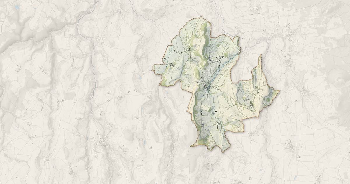 Portrait cartographique de Saint-Bonnet-près-Orcival : relief, eau, forêts, bâti et voies, calculés à partir des données de l'IGN
