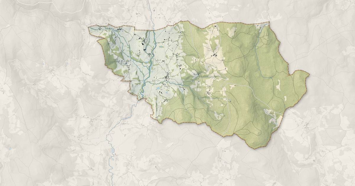 Portrait cartographique de Saint-Clément-de-Valorgue : relief, eau, forêts, bâti et voies, calculés à partir des données de l'IGN