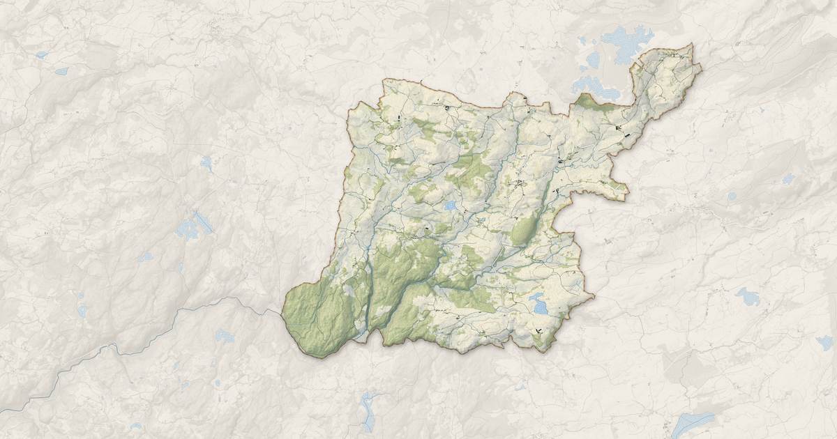 Portrait cartographique de Saint-Donat : relief, eau, forêts, bâti et voies, calculés à partir des données de l'IGN