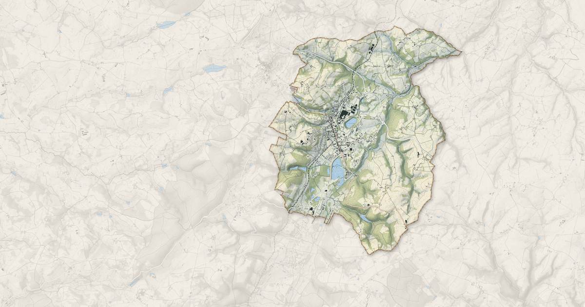 Portrait cartographique de Saint-Éloy-les-Mines : relief, eau, forêts, bâti et voies, calculés à partir des données de l'IGN