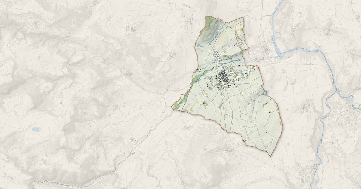 Portrait cartographique de Saint-Germain-Lembron : relief, eau, forêts, bâti et voies, calculés à partir des données de l'IGN