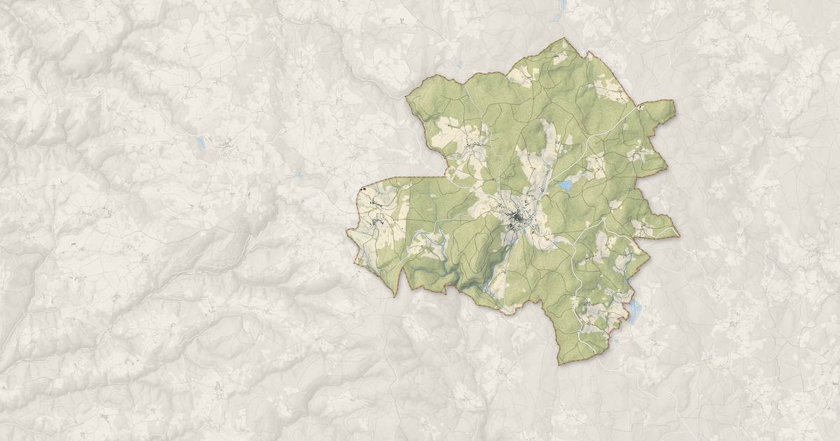 Portrait cartographique de Saint-Germain-l'Herm : relief, eau, forêts, bâti et voies, calculés à partir des données de l'IGN
