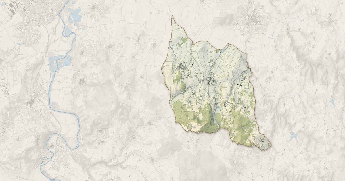 Portrait cartographique de Saint-Julien-de-Coppel : relief, eau, forêts, bâti et voies, calculés à partir des données de l'IGN