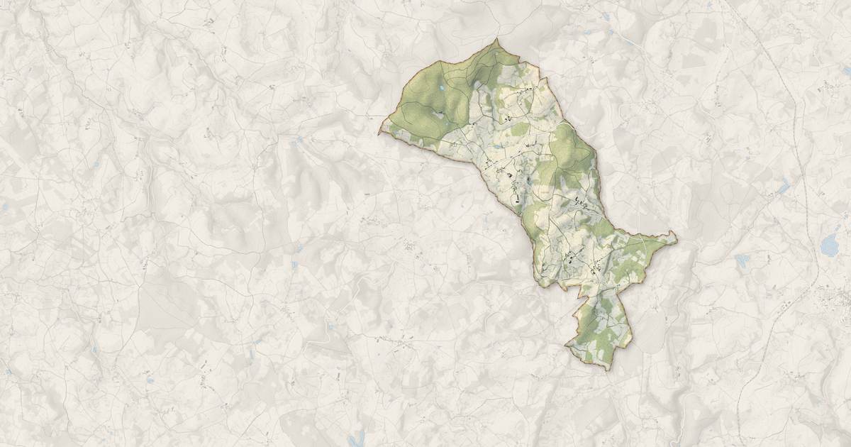 Portrait cartographique de Saint-Julien-la-Geneste : relief, eau, forêts, bâti et voies, calculés à partir des données de l'IGN