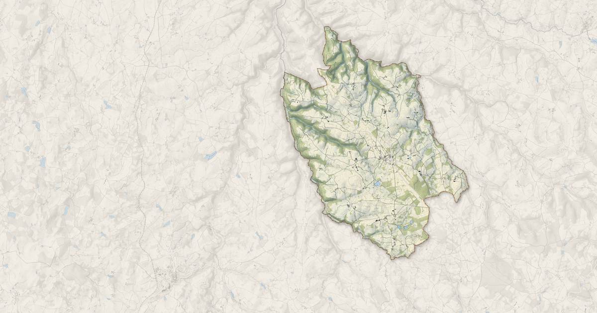 Portrait cartographique de Saint-Maurice-près-Pionsat : relief, eau, forêts, bâti et voies, calculés à partir des données de l'IGN