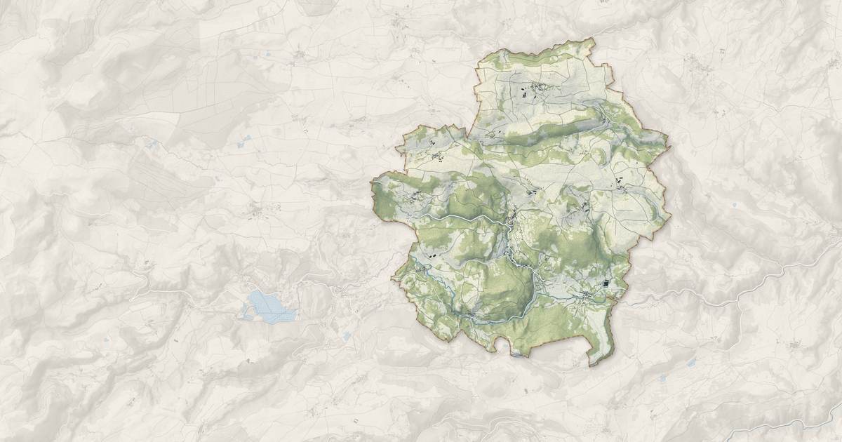 Portrait cartographique de Saint-Nectaire : relief, eau, forêts, bâti et voies, calculés à partir des données de l'IGN
