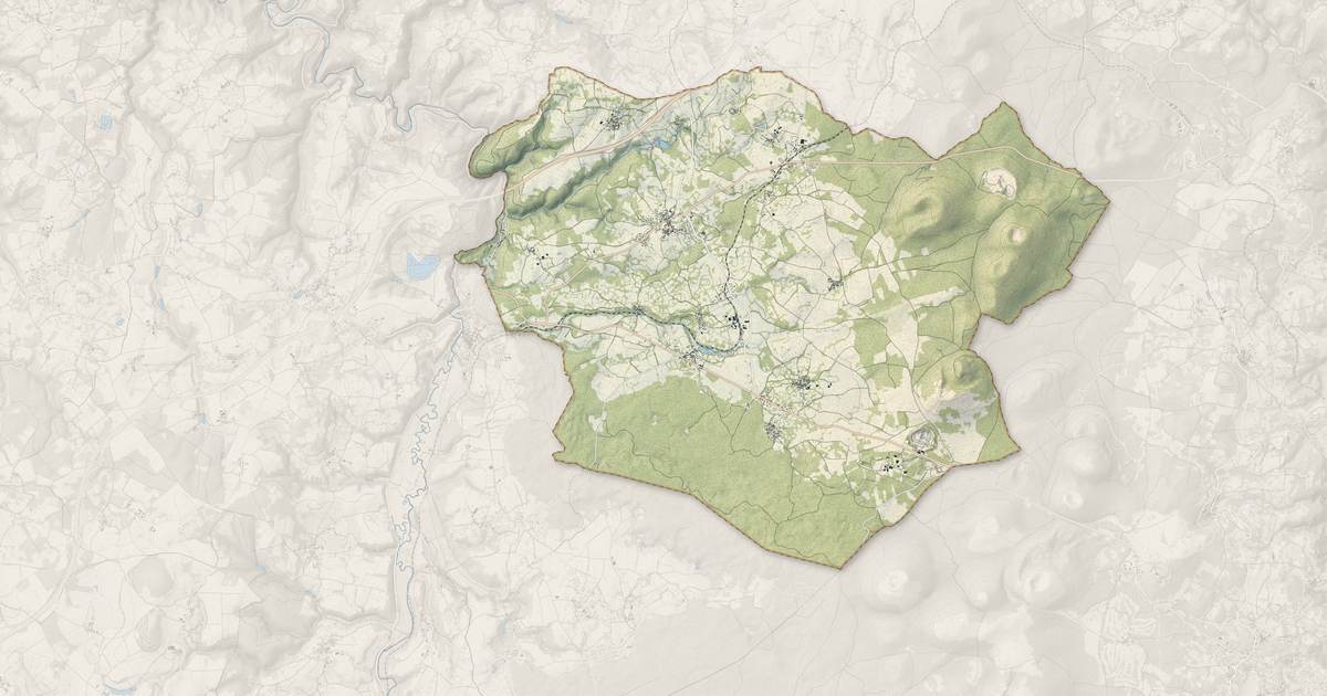 Portrait cartographique de Saint-Ours : relief, eau, forêts, bâti et voies, calculés à partir des données de l'IGN