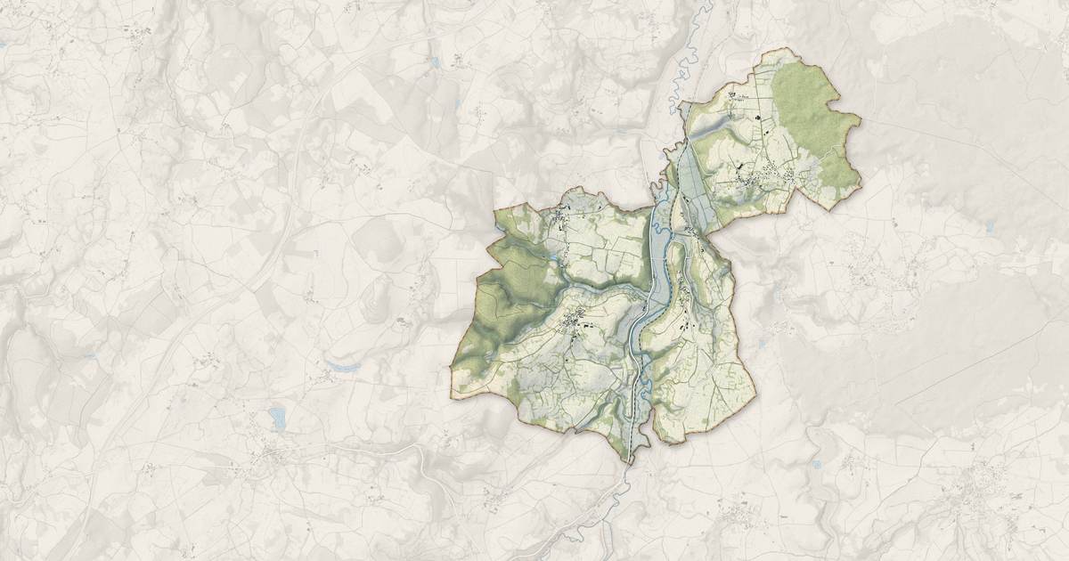 Portrait cartographique de Saint-Pierre-le-Chastel : relief, eau, forêts, bâti et voies, calculés à partir des données de l'IGN