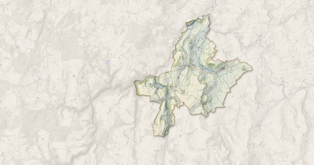 Portrait cartographique de Saint-Pierre-Roche : relief, eau, forêts, bâti et voies, calculés à partir des données de l'IGN