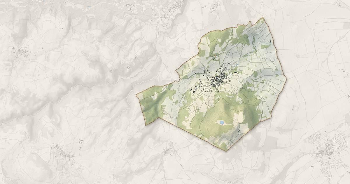Portrait cartographique de Saint-Sandoux : relief, eau, forêts, bâti et voies, calculés à partir des données de l'IGN