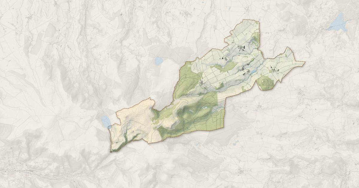 Portrait cartographique de Saulzet-le-Froid : relief, eau, forêts, bâti et voies, calculés à partir des données de l'IGN