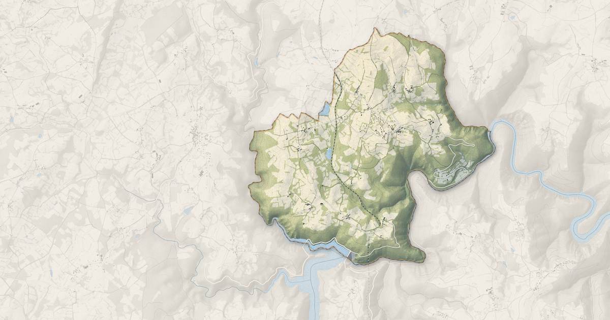 Portrait cartographique de Sauret-Besserve : relief, eau, forêts, bâti et voies, calculés à partir des données de l'IGN