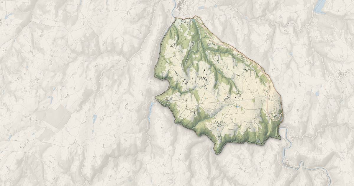 Portrait cartographique de Sauviat : relief, eau, forêts, bâti et voies, calculés à partir des données de l'IGN