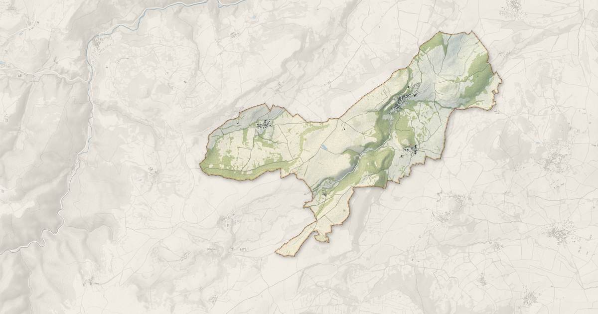Portrait cartographique de Tourzel-Ronzières : relief, eau, forêts, bâti et voies, calculés à partir des données de l'IGN