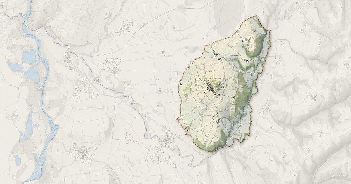 Portrait cartographique de Usson : relief, eau, forêts, bâti et voies, calculés à partir des données de l'IGN