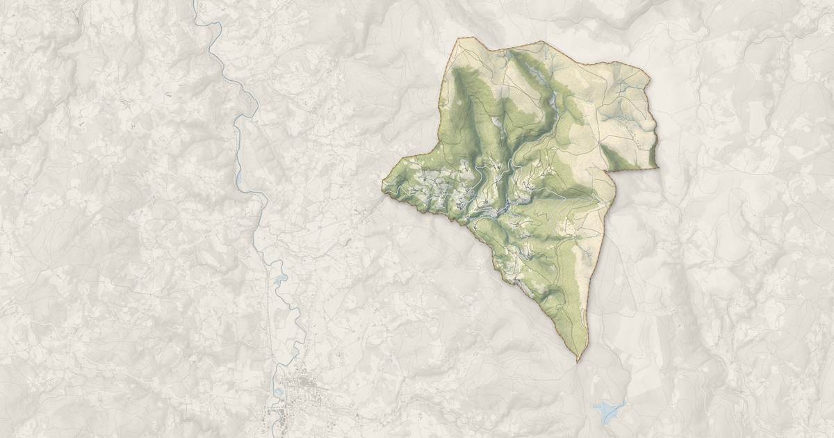 Portrait cartographique de Valcivières : relief, eau, forêts, bâti et voies, calculés à partir des données de l'IGN