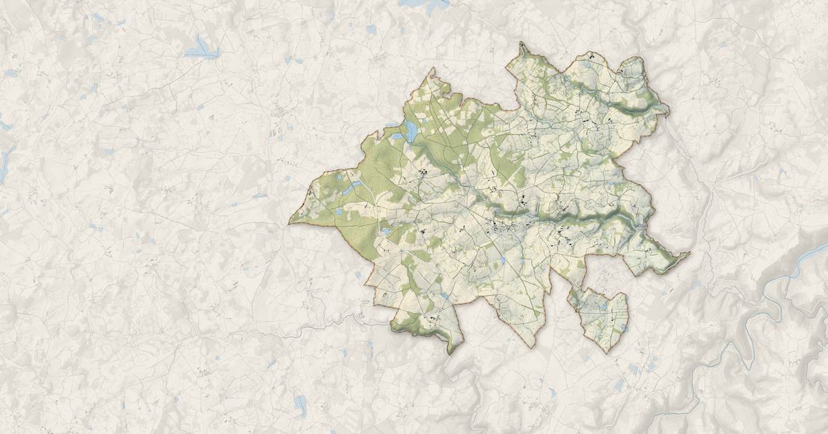 Portrait cartographique de Villossanges : relief, eau, forêts, bâti et voies, calculés à partir des données de l'IGN