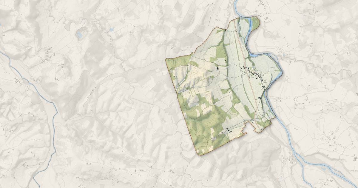 Portrait cartographique de Abitain : relief, eau, forêts, bâti et voies, calculés à partir des données de l'IGN