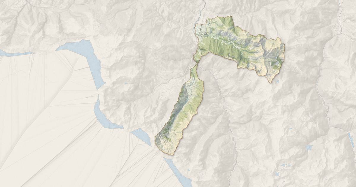 Portrait cartographique de Accous : relief, eau, forêts, bâti et voies, calculés à partir des données de l'IGN