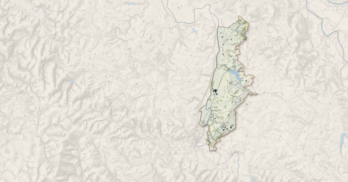 Portrait cartographique de Aïcirits-Camou-Suhast : relief, eau, forêts, bâti et voies, calculés à partir des données de l'IGN