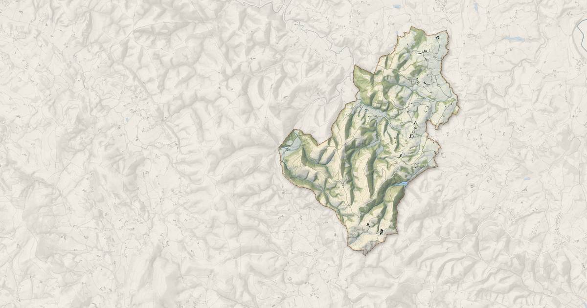 Portrait cartographique de Amorots-Succos : relief, eau, forêts, bâti et voies, calculés à partir des données de l'IGN