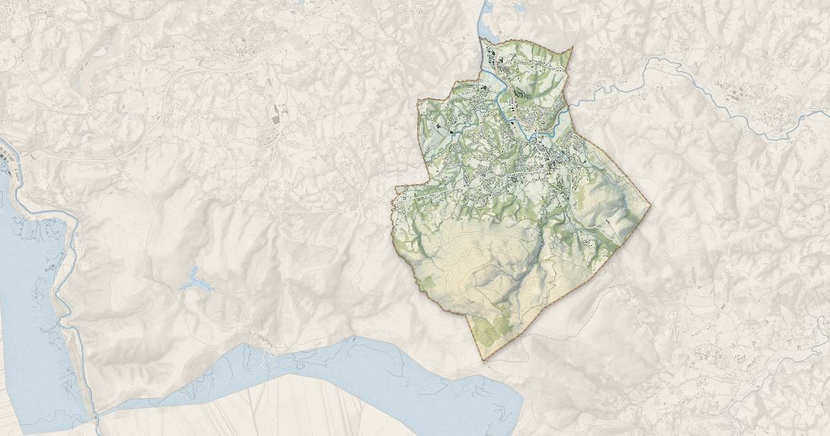 Portrait cartographique de Ascain : relief, eau, forêts, bâti et voies, calculés à partir des données de l'IGN