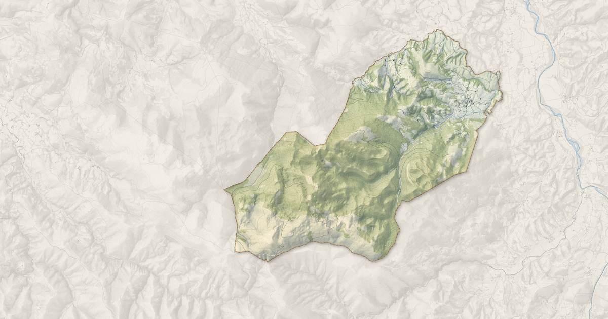 Portrait cartographique de Aussurucq : relief, eau, forêts, bâti et voies, calculés à partir des données de l'IGN