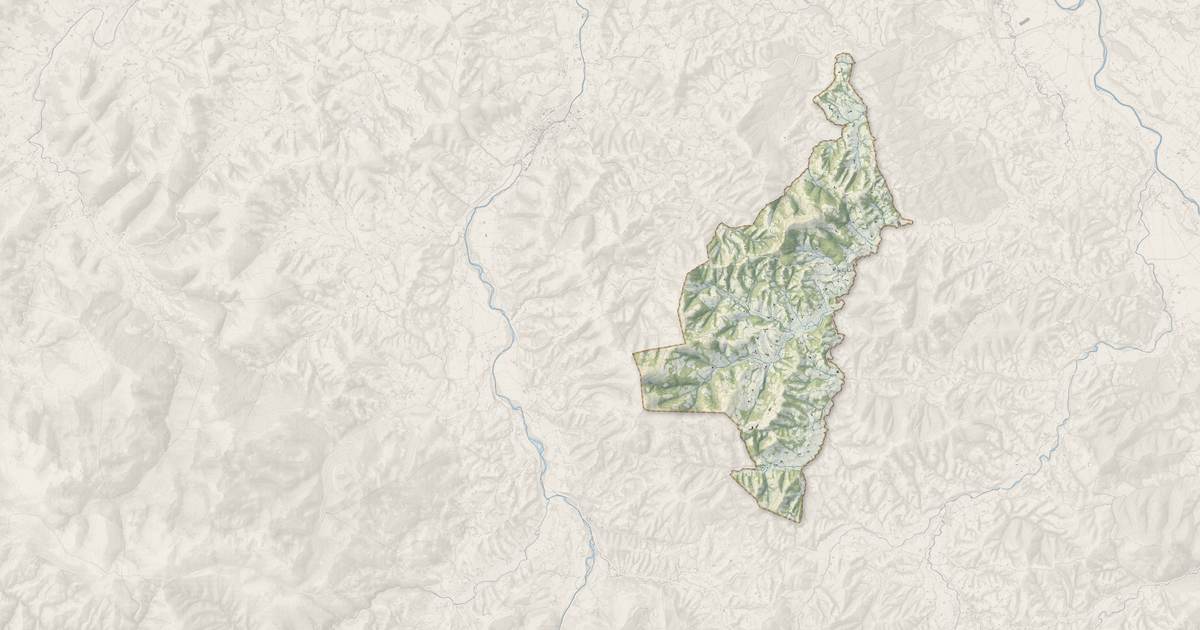 Portrait cartographique de Barcus : relief, eau, forêts, bâti et voies, calculés à partir des données de l'IGN