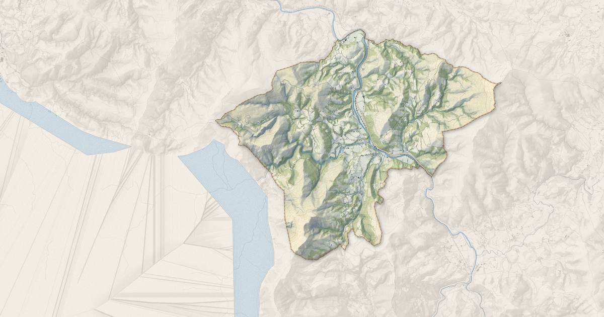 Portrait cartographique de Bidarray : relief, eau, forêts, bâti et voies, calculés à partir des données de l'IGN