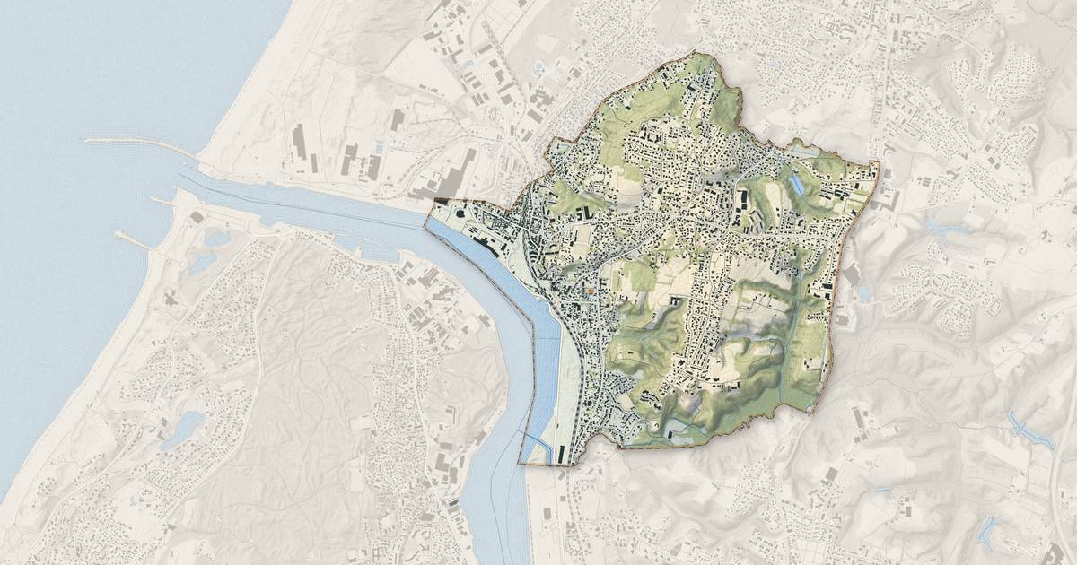 Portrait cartographique de Boucau : relief, eau, forêts, bâti et voies, calculés à partir des données de l'IGN