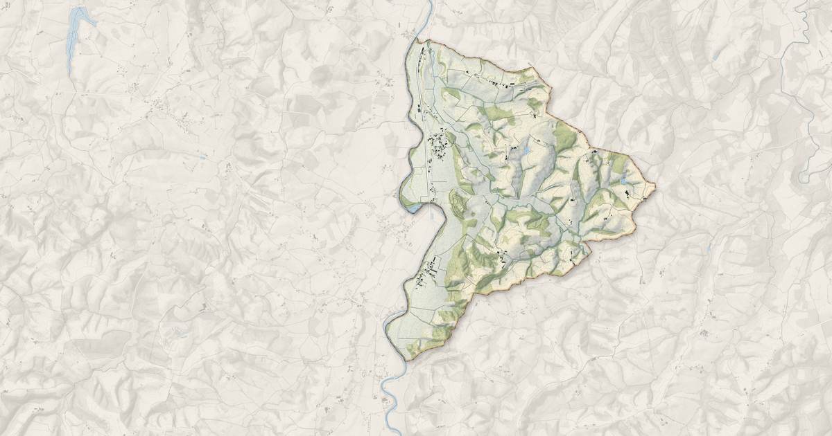 Portrait cartographique de Charre : relief, eau, forêts, bâti et voies, calculés à partir des données de l'IGN