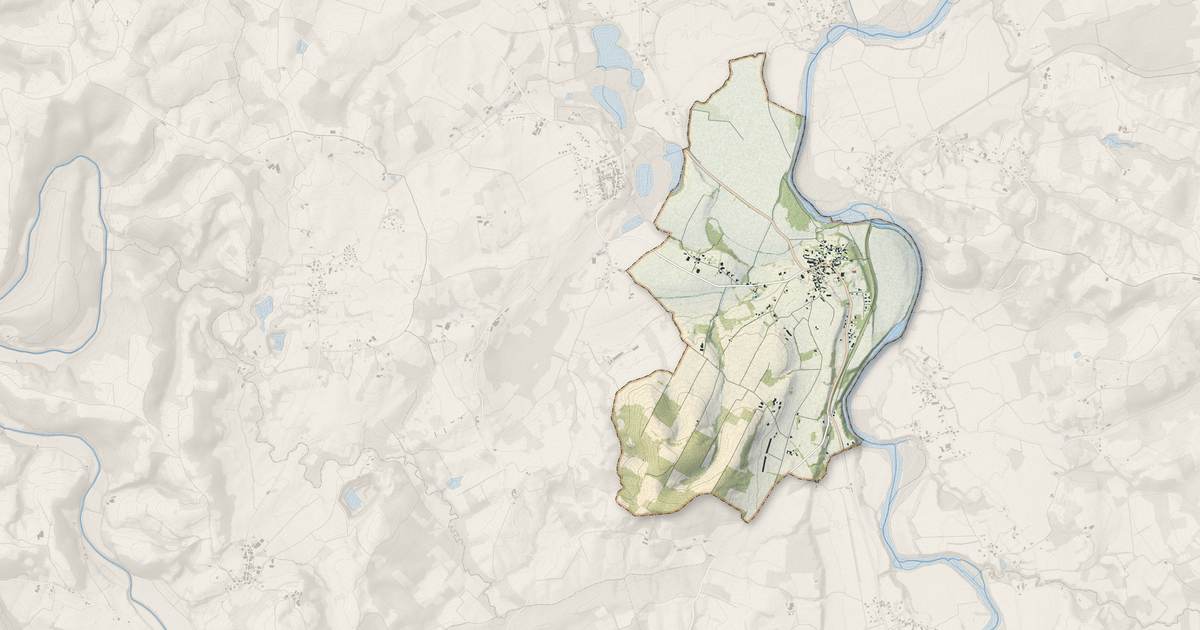Portrait cartographique de Escos : relief, eau, forêts, bâti et voies, calculés à partir des données de l'IGN