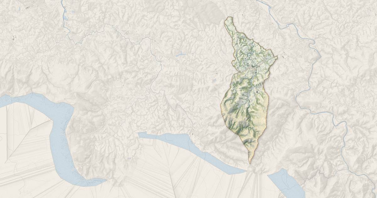 Portrait cartographique de Espelette : relief, eau, forêts, bâti et voies, calculés à partir des données de l'IGN