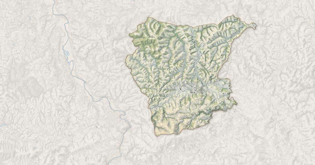 Portrait cartographique de Hasparren : relief, eau, forêts, bâti et voies, calculés à partir des données de l'IGN