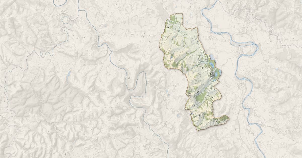 Portrait cartographique de Labastide-Villefranche : relief, eau, forêts, bâti et voies, calculés à partir des données de l'IGN