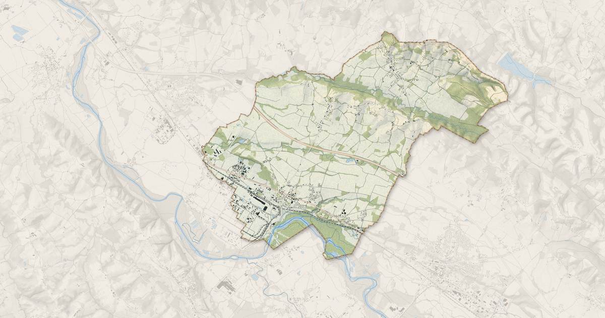 Portrait cartographique de Lacq : relief, eau, forêts, bâti et voies, calculés à partir des données de l'IGN