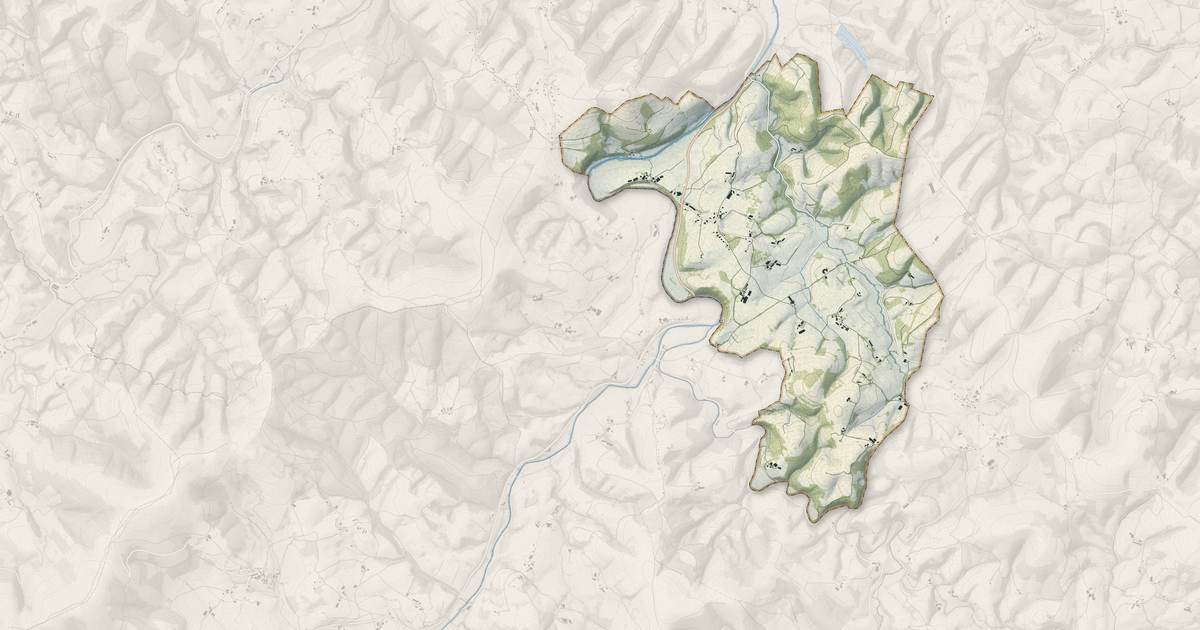 Portrait cartographique de Larribar-Sorhapuru : relief, eau, forêts, bâti et voies, calculés à partir des données de l'IGN