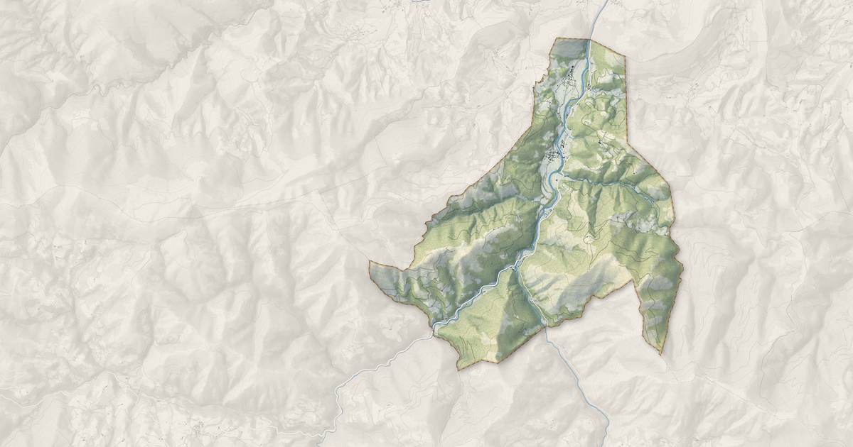 Portrait cartographique de Licq-Athérey : relief, eau, forêts, bâti et voies, calculés à partir des données de l'IGN