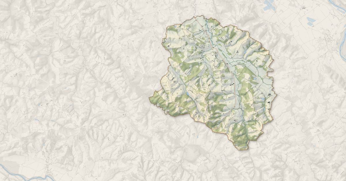 Portrait cartographique de Loubieng : relief, eau, forêts, bâti et voies, calculés à partir des données de l'IGN