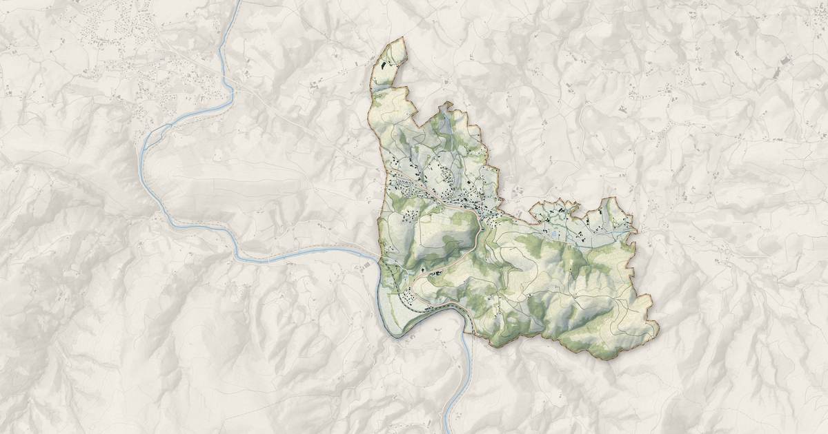 Portrait cartographique de Louhossoa : relief, eau, forêts, bâti et voies, calculés à partir des données de l'IGN