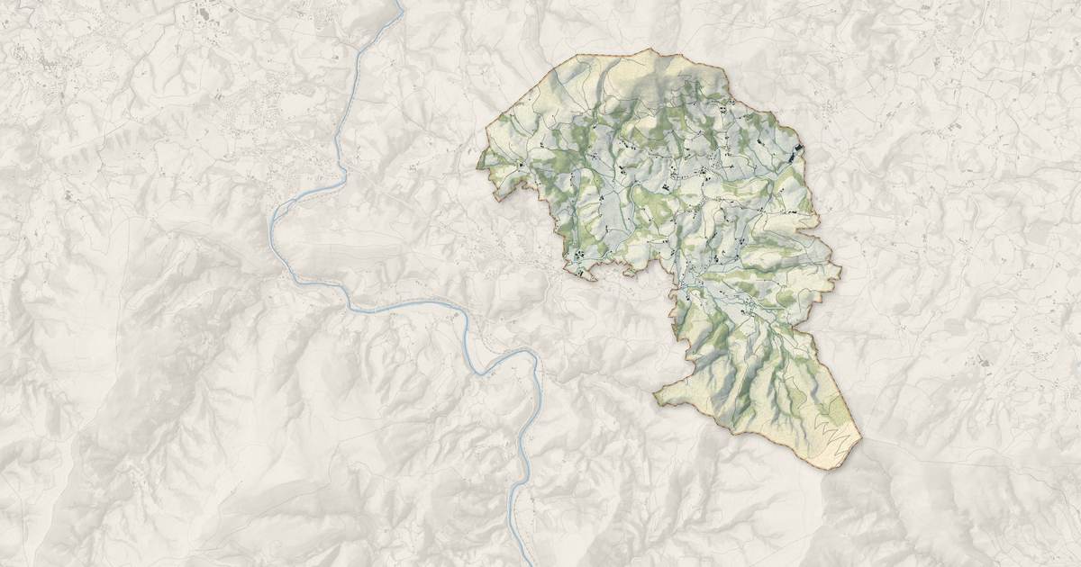 Portrait cartographique de Macaye : relief, eau, forêts, bâti et voies, calculés à partir des données de l'IGN