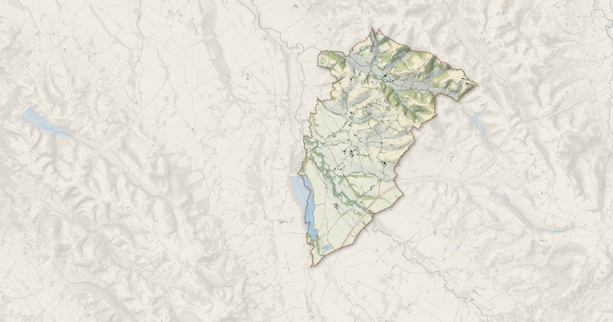 Portrait cartographique de Momas : relief, eau, forêts, bâti et voies, calculés à partir des données de l'IGN
