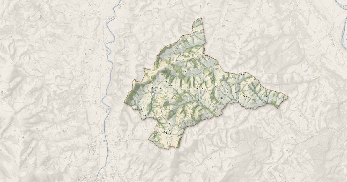 Portrait cartographique de Moncayolle-Larrory-Mendibieu : relief, eau, forêts, bâti et voies, calculés à partir des données de l'IGN
